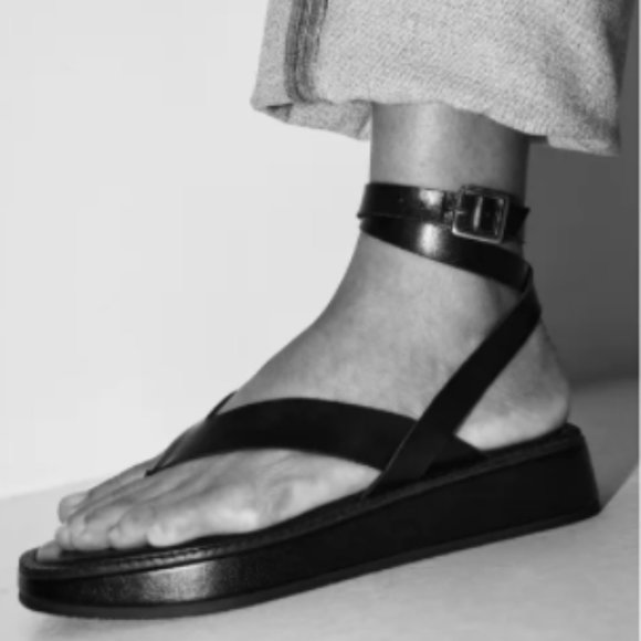 Zara TIED FLAT BLACK LEATHER SANDALS